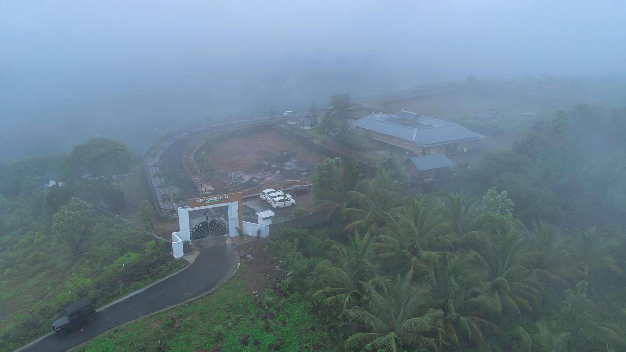 Misty Green Hills Parks & Resorts Kondotty Екстер'єр фото
